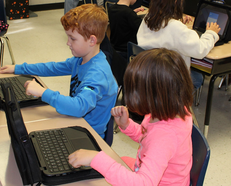 Sperry Public Schools Second Grade Students Pilot Chromebooks as
